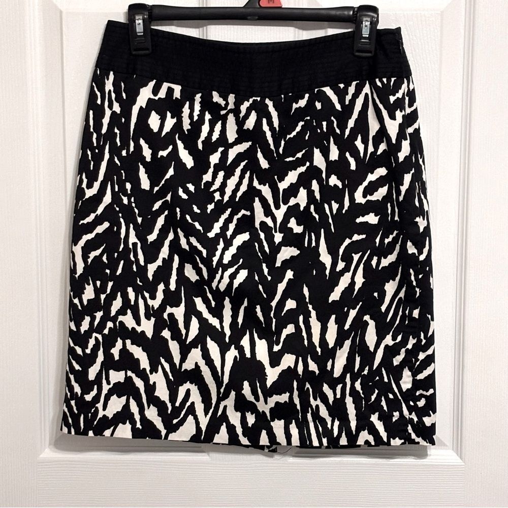 The Limited Women’s Black White Animal Print Pencil Skirt Career Casual Size 4